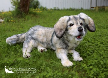 狗逼真的毛絨玩具