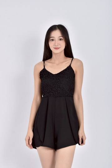 (S) 高腰質感細肩帶黑色連身裝