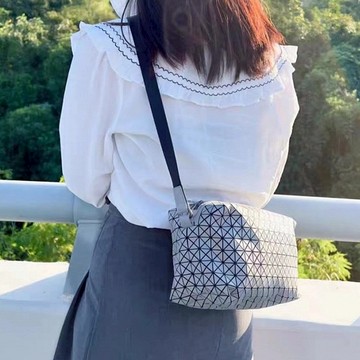 包包 攜便包 防水側背包 小包包 黑色包包 情侶包包 菱格包包 幾何造型包 小馬鞍包 斜背小方包 生日禮物 送禮 639