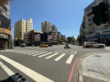 三多林森三角窗大坪數商務空間｜高雄市前鎮區三多三路