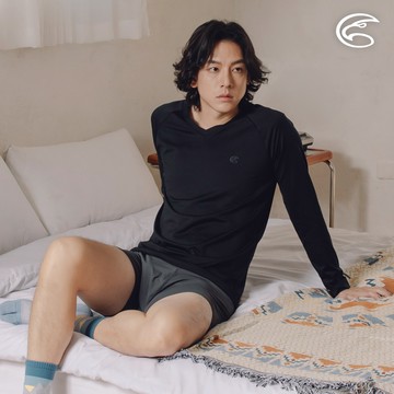 ADISI 男V領遠紅外線彈性速乾保暖衣 AU2421012 岩黑 (S-2XL)｜磨毛 刷毛 快乾 白竹炭 消臭 抗菌 內著衣