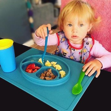 兒童餐盤防摔分格餐墊盤吸盤式輔食碗餐墊寶寶餐具一體硅膠餐具