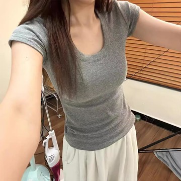 🐻短袖上衣女純慾風高級感灰色U領正肩T恤女2026夏季修身顯瘦上衣氣質辣妹風短袖百搭​