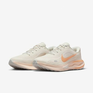 Nike 慢跑鞋 Wmns Journey Run 女鞋 米白 橘 緩震 運動鞋 FJ7765-116