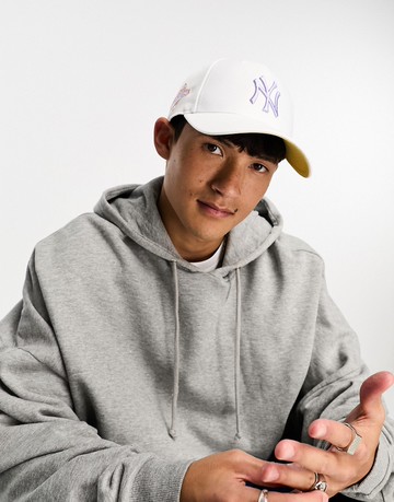 47 Brand NY Yankees baseball cap in white with logo and badge embroidery