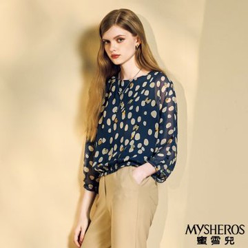 【MYSHEROS蜜雪兒】俏皮波點瓢蟲印花荷葉邊收束下擺透膚袖雪紡上衣-藍