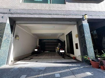 鳳頂優質活巷大車庫透天｜高雄市鳳山區真君路
