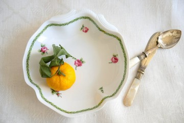 法國・林摩奇【BERNARDAUD】Bernardaud 玫瑰與葉紋花邊 貝殼造型盤