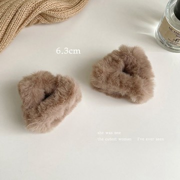 現貨💕毛絨抓夾 秋冬髮夾 邊夾 碎髮夾 瀏海夾 小號抓夾 抓夾 側邊夾 可愛髮飾 碎髮夾子 女生髮飾 頭飾