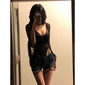 8-8連體上衣 卡逼衣 連體背心 歐美連身衣 挖洞上衣 ins風衣服 純欲風黑色v領喇叭袖長袖蕾絲衫女性感透視顯瘦內搭連