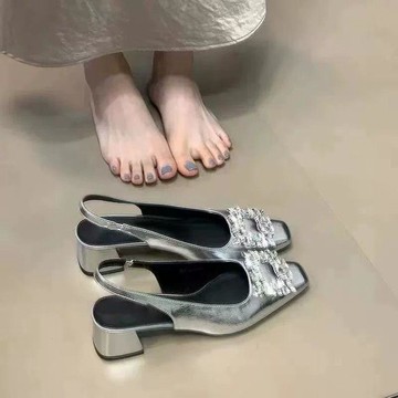 涼鞋 粗跟 百搭氣質網紅真軟皮新款水鑽方頭粗跟後空方扣涼鞋女時尚百搭氣質時裝涼鞋