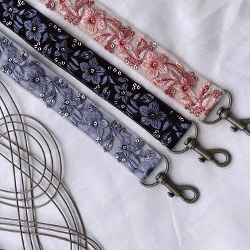 刺繡手機背帶 可調節背帶 好煩小姐