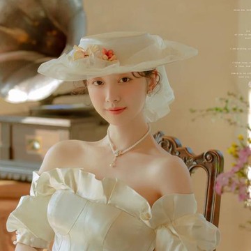 2023款白色鍛面平頂禮帽女夏法式復古名媛寬檐婚紗新娘英倫配飾