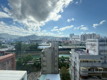 低總價3房坡車高樓面河堤景觀屋況採光佳	｜台北市文山區和興路