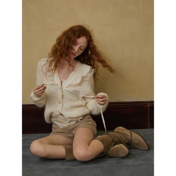 且可ChillCozy“伊頓公學” 浣熊絨羊毛荷葉邊針梭針織開衫女