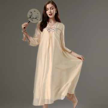 新中式連衣裙女春夏安娜滕中國風刺繡長款V領改良漢服裙子仙女裙