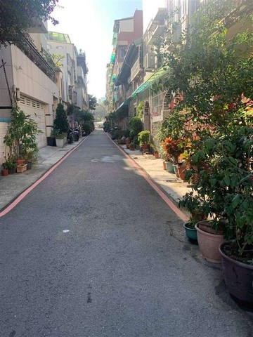 愛河雄女★ 輕屋齡車庫別墅｜高雄市前金區自強二路