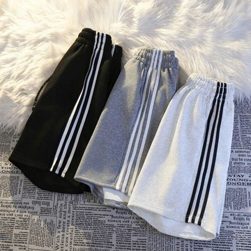 台灣出貨 寬鬆休閒速幹褲春夏秋季男女士新款三條槓運動短褲簡約舒適直筒褲大碼短褲女 休閒運動短褲 闊腿短褲 跑步褲子