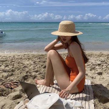 2025新款法式拉菲草帽女夏季海邊沙灘度假遮陽防曬平頂草編帽禮帽