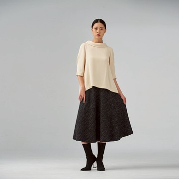 米色翻領短上衣