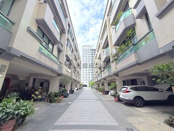 高大特區｜孝親房｜社區型雙車墅｜高雄市楠梓區大學西路