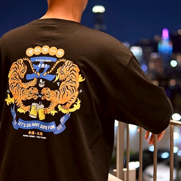 【老蘭土 x 角川 五週年聯乘】酒杯摼一摼 短䄂寬鬆剪裁 Tee