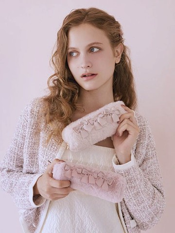 淡粉蝴蝶結毛茸茸質感長形筆袋(08000916100) - Maison de FLEUR