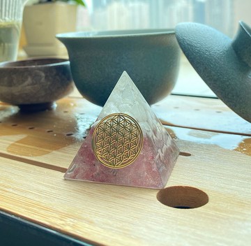 【月亮石+草莓晶】奧根能量塔Orgonite (6cm/5cm/4cm)
