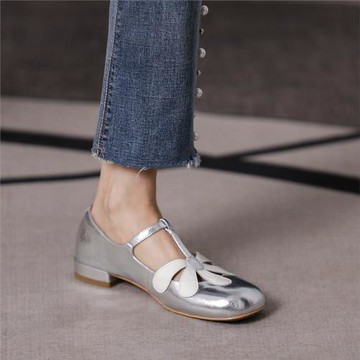 鞋子小眾設計感配裙子百搭氣質法式復古花朵銀色小皮鞋單鞋子女鞋
