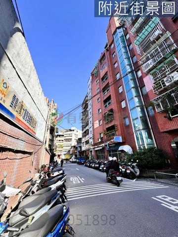 商圈成熟電梯大五房買一層送一層有坡平車位｜新北市淡水區大忠街