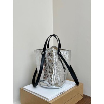 真皮銀色水桶包女2025新款歐洲站油蠟皮輕奢手提單肩包軟皮斜挎包