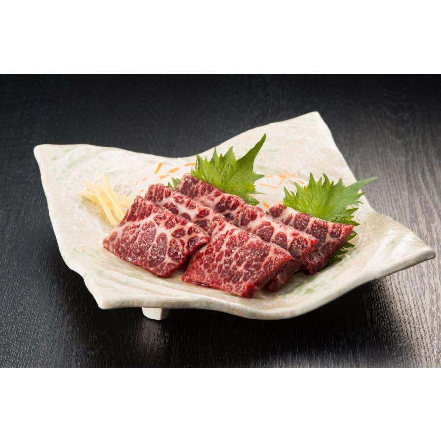 鯨刺身 クジラ肉 鯨肉「霜降り尾の身200g」　尾肉　希少部位　刺身　大トロ　贈答　お歳暮　ギフト　鯨　くじら　くじら肉　クジラ　霜降り肉