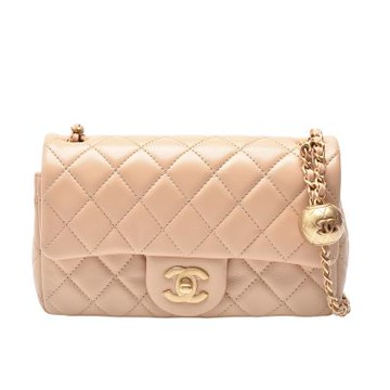 CHANEL 經典雙C LOGO菱格紋小羊皮小金球可調節鏈帶轉釦斜背包(奶茶色)