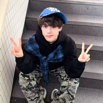 美式學院風蝴蝶結連帽大學T男 慵懶風寬鬆設計感百搭上衣男