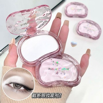 kakashow緞光單色高光粉，緞光效果自然提亮膚色，填充淚溝和法令紋，並塑造面部輪廓。