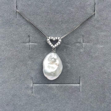 。Keshi 巴洛克淡水珍珠。925純銀項鏈。心心。天然彩虹鏡面。