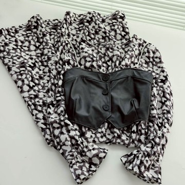 秋季法式復古氣質中長款長袖碎花連衣裙+抹胸小吊帶背心兩件套女