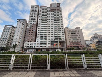 前金國中河畔幸福宅陽台正一房一廳+車位｜高雄市前金區河南二路