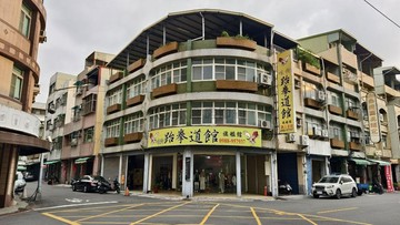 崗山南街三角窗大地坪透天店面｜高雄市前鎮區崗山南街