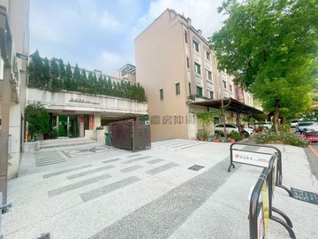 新都生態公園奧林匹克莊園13年社區型邊間雙車別墅｜台中市北屯區軍福十三路