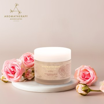 快速出貨🚚【AA英國皇家芳療】歡沁玫瑰身體磨砂霜｜身體去角質｜芳療香氛｜生日快樂｜文青禮物｜送禮自用｜居家生活