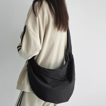 ins港風帆布餃子包大學生單肩包女日系韓版百搭純色情侶斜挎包男