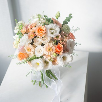 純白橘膚圓形捧花 | 鮮花花束 | 可客製 | 新娘捧花 | 婚禮捧花