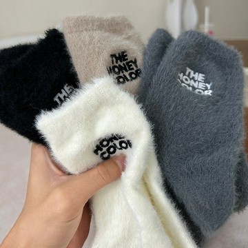 小紅書同款 新款熱銷 刺繡字母 中筒女襪 加厚抗寒 時尚百搭 中筒襪 水貂絨 襪子 不悶腳 保暖月子襪 時尚襪 學生襪