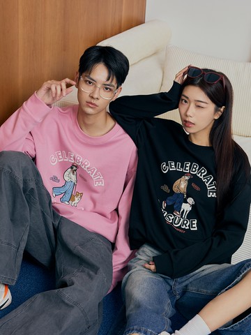 couple遛狗刺繡大學T