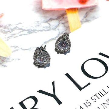 DoriAN 氣質閃爍小雨滴造型鑲圓鋯石925純銀耳環 附純銀保證卡