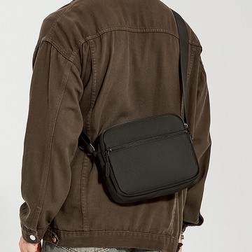 日系郵差包 現貨/有發票 單肩包 側背包 斜背包 胸包 手機包 休閒包 鑰匙包 包包 男包 女包 魔法巷