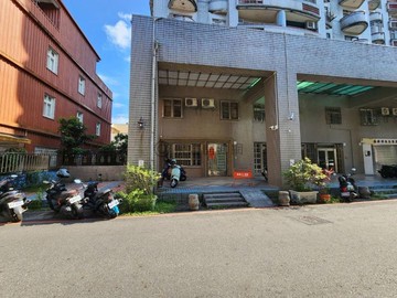 淑寬關注》宜蘭大學旁宜中路名人居大樓邊間住店｜宜蘭縣宜蘭市宜中路