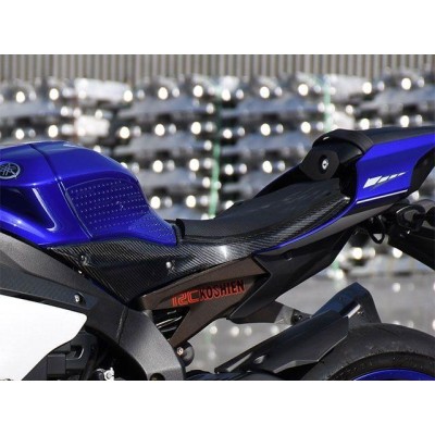 正規品／才谷屋ファクトリー YZF-R1 シート台＆シートベース/サイド付/カーボン綾織/ノーマル高 仕様：タンクカバー未装着用 Saitaniya…  | LINEブランドカタログ