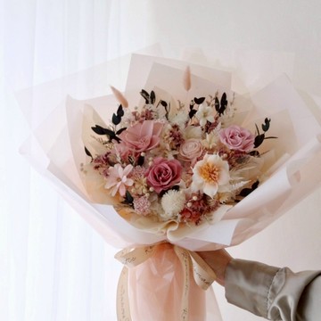 【閒暇人花藝設計】草莓香檳 永生玫瑰花束 / 七夕花束 情人節禮物 畢業花束  永生花束 生日禮物 求婚花束